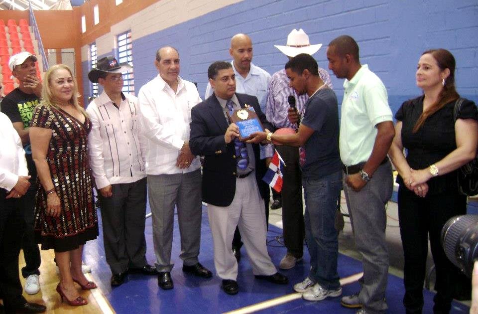 La academia de tenis “Odalis Gómez”, reconoce a José Ortíz